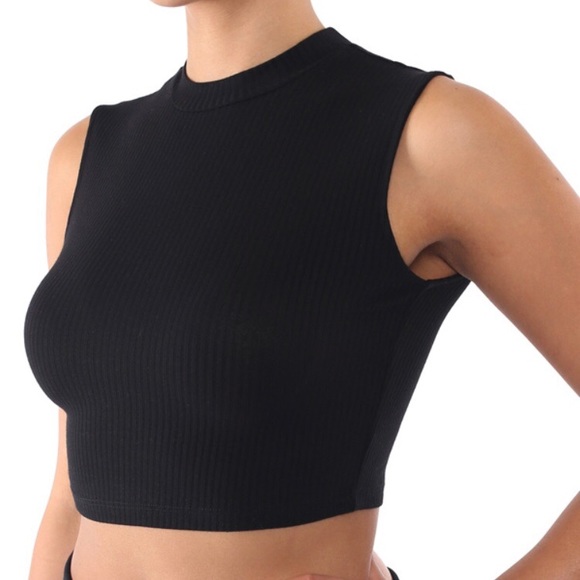 NYC Sleevless Crop Top | Black - Picture 2 of 7